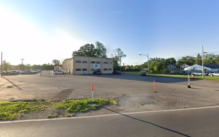 256109 mr. roof 1 768x480