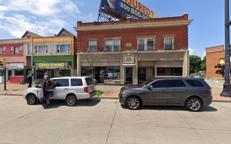 260939 priceless home decor 1 768x480