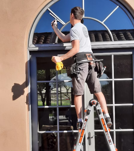 264533 uptown window cleaning