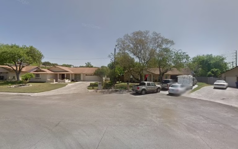 264650 aaraintex seamless rain gutters 768x480