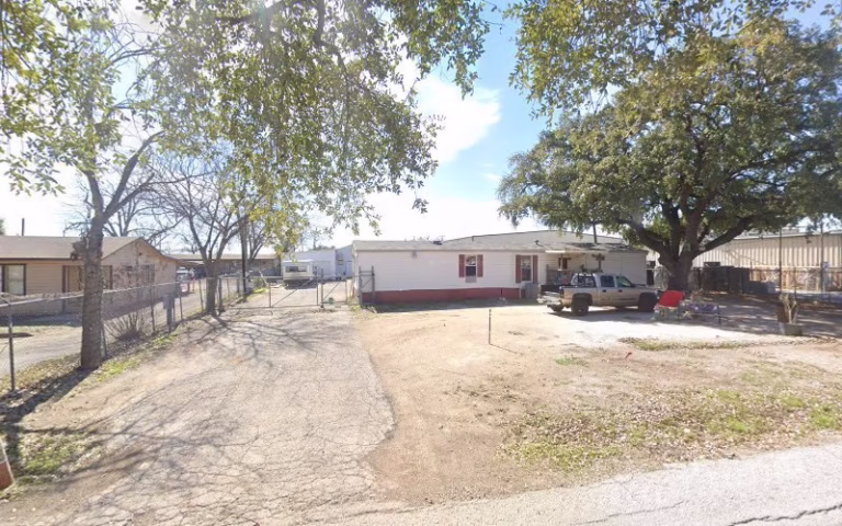 264655 continuous rain gutters 1 768x480