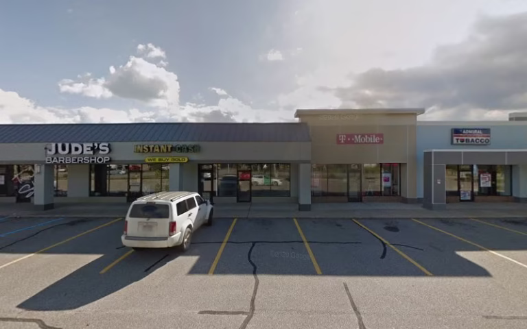 272213 porchlamp property management 768x480