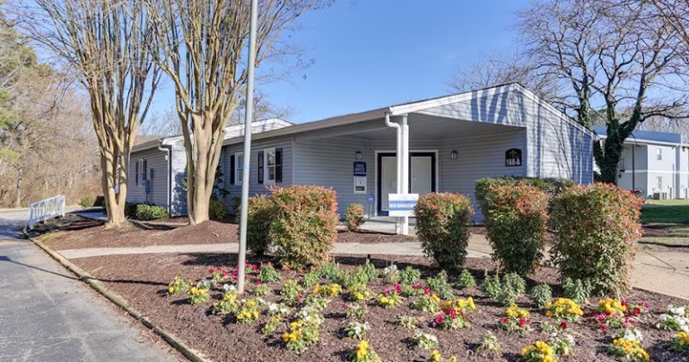 273261 river breeze apartments 768x404