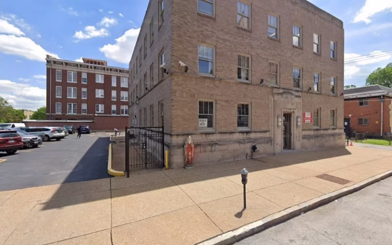 273784 white maintenance service 768x480