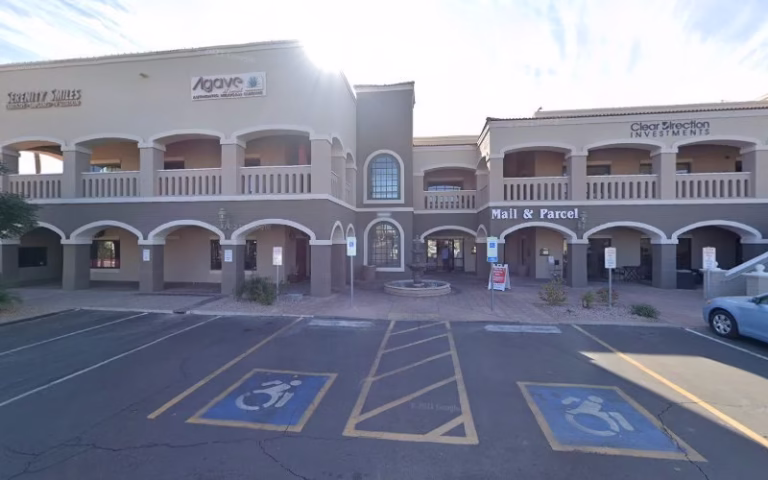 274582 helping hands housekeeping 768x480