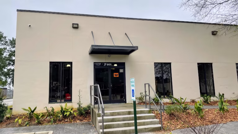 277708 guaranteed supply company 768x432