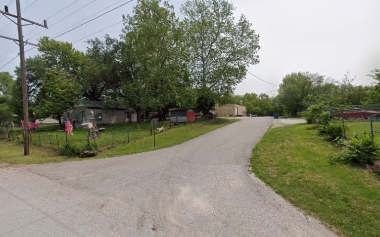 283407 r j buckettruck tree services 768x480