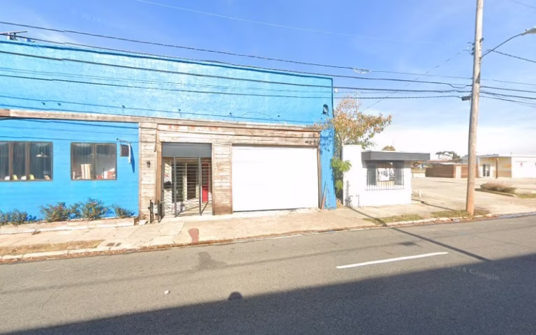 301204 giant construction 768x480