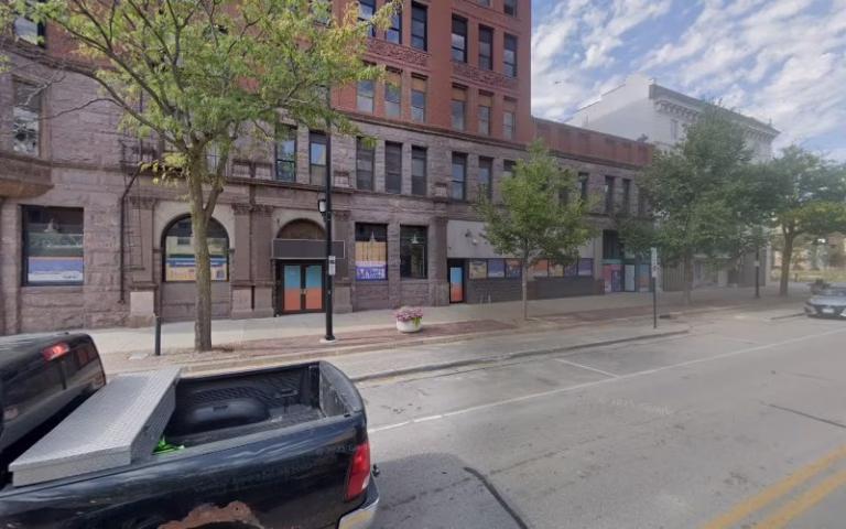 302873 paint pros of iowa 768x480