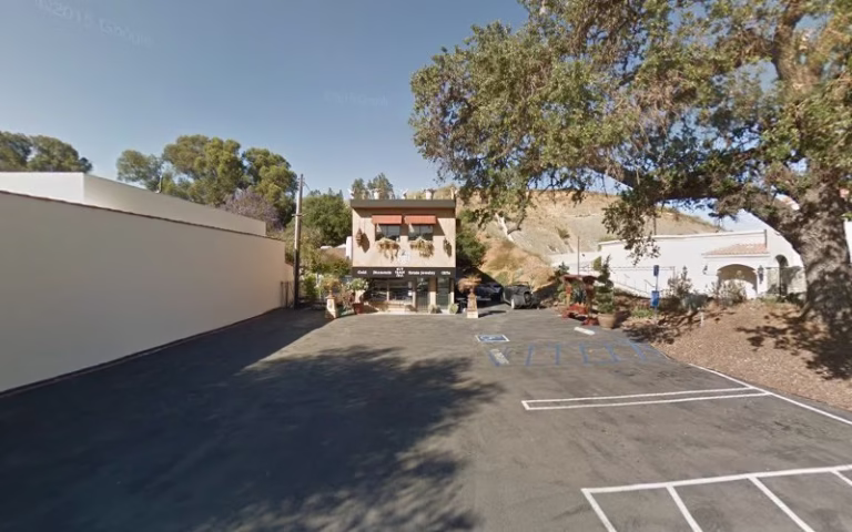 303349 neat exterior interior house painting professionals 768x480