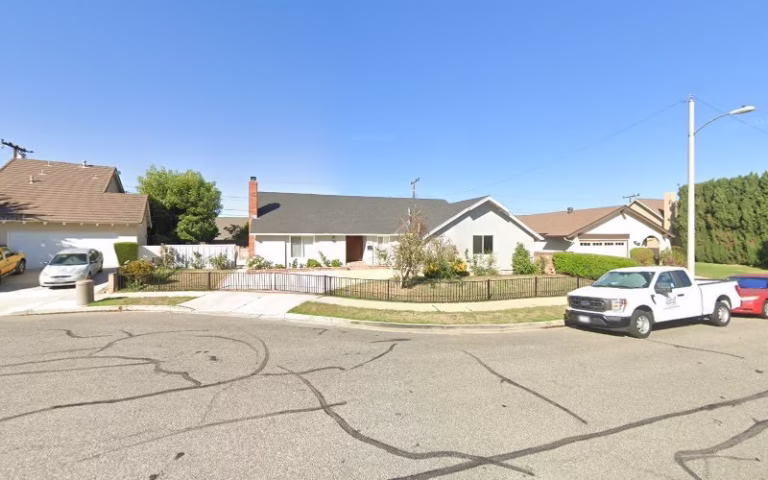 303360 gilberto ruiz painting 1 768x480