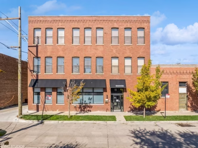 303829 chicagoland community management