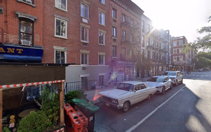 304003 universal realty group