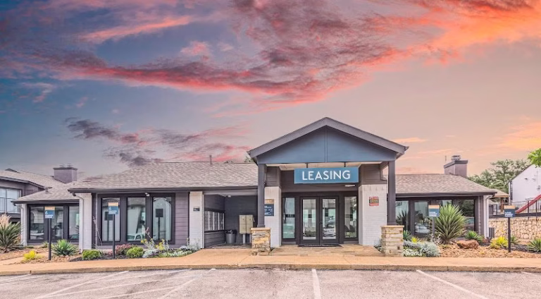 304577 ag living 768x424