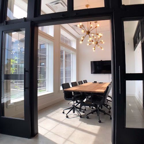 305082 collective house realty