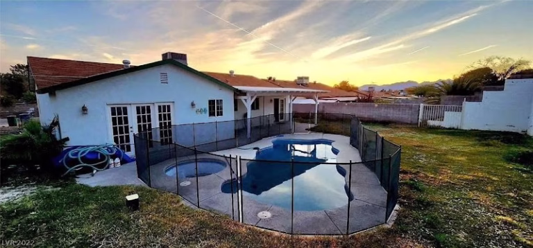 329261 gil gildore 1 768x358