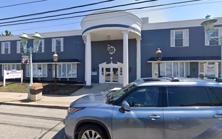 330612 robb real estate co 768x480