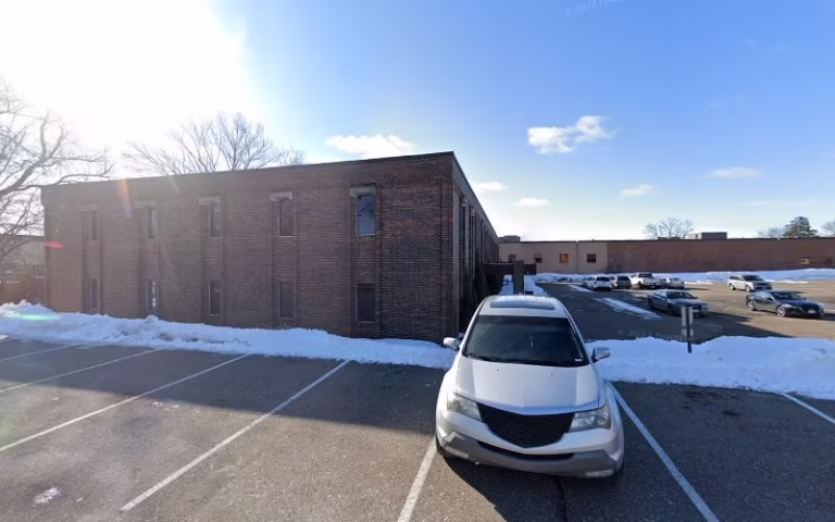 335620 guy engineering 768x480