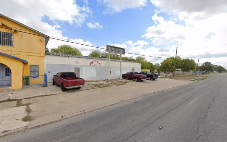 344100 reyes custom cabinets 768x480