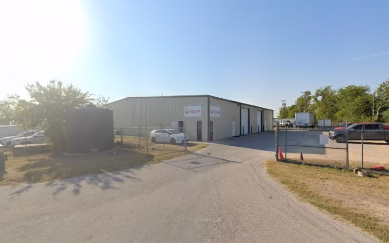 344310 summit custom cabinets 768x480