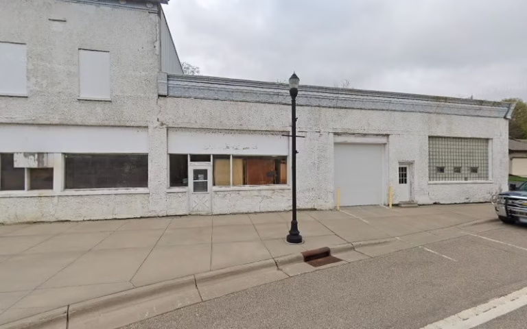 345953 kels custom cabinets 768x480