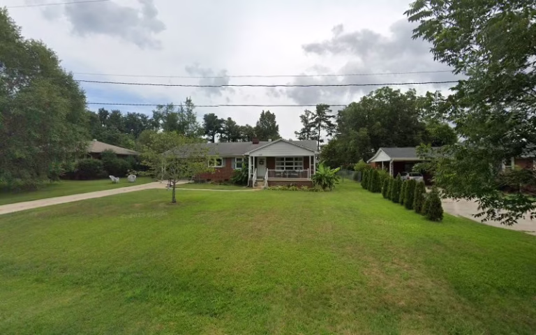 347612 electrician guys high point 1 768x480