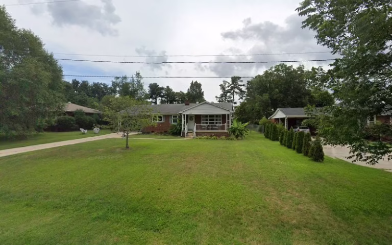 347612 electrician guys high point 768x480