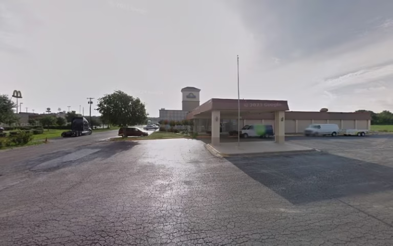 348390 wall spark electrician 768x480