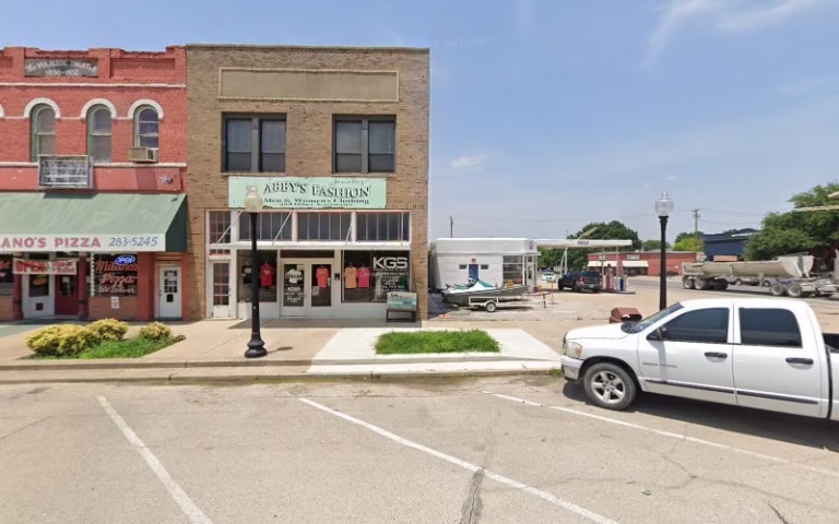 348392 eco spark electrician crew 768x480