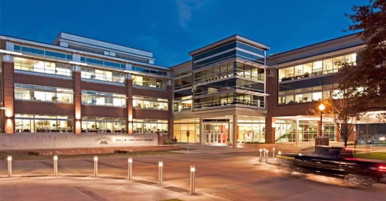 352268 domokur associates 768x400