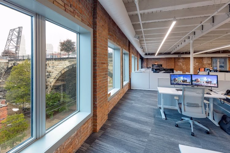 352334 richard l. bowen associates