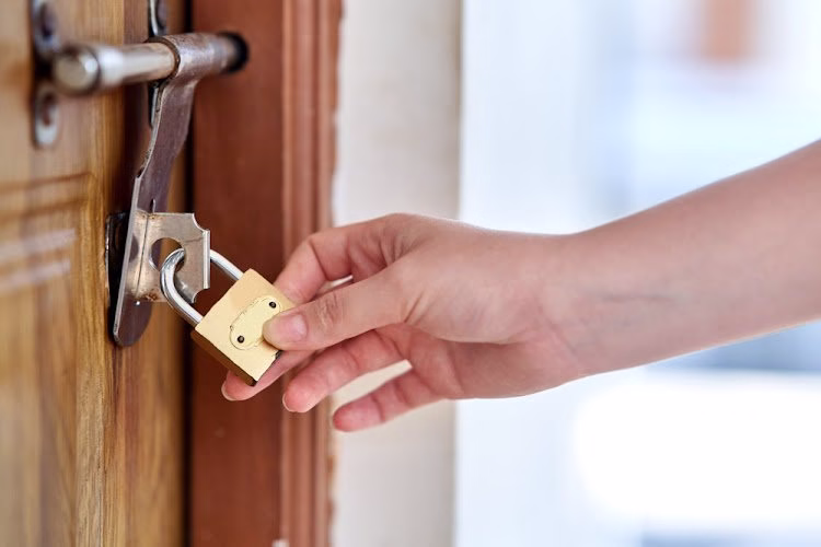 354918 lla services 8211 locksmith los angeles